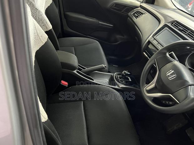 Honda Grace 2019 Silver