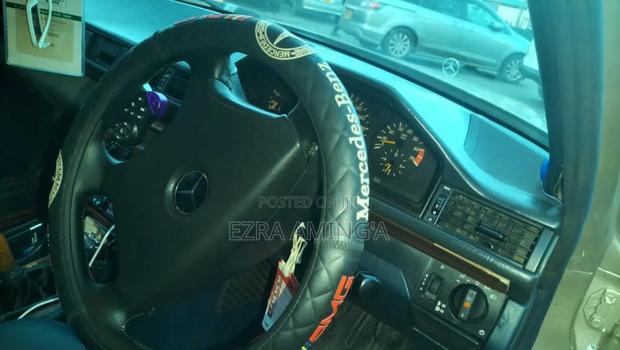 Mercedes-Benz E200 1992 Gold