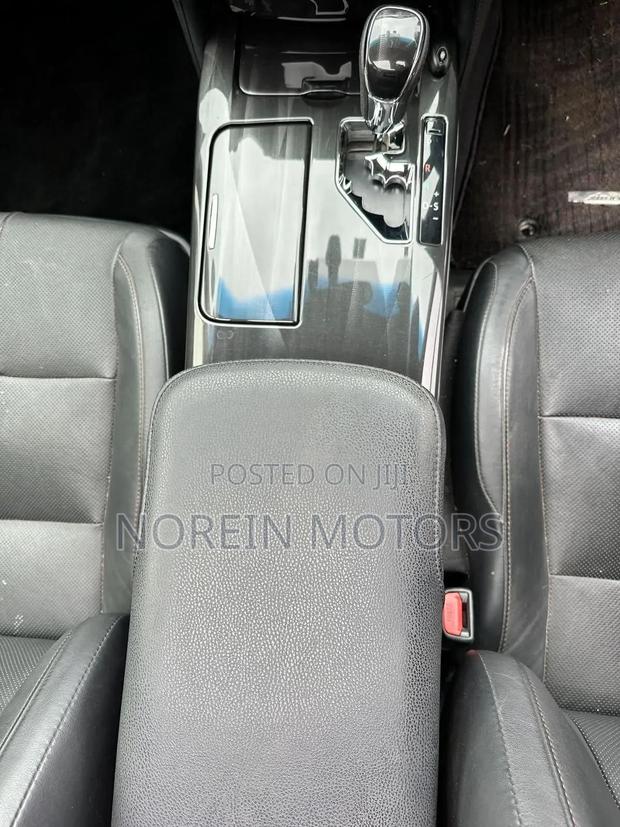 Toyota Crown 2018 Pearl