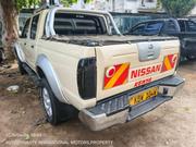 Nissan DoubleCab 2005 Beige for sale