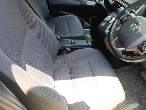 Toyota Sienta 1.5 Hybrid FWD 2019 Matt Black