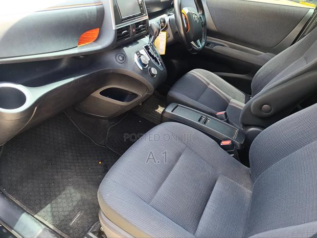 Toyota Sienta 1.5 Hybrid FWD 2019 Matt Black