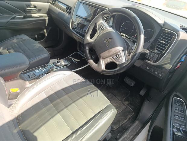 Mitsubishi Outlander 2.4 PHEV AWD 2019 Pearl
