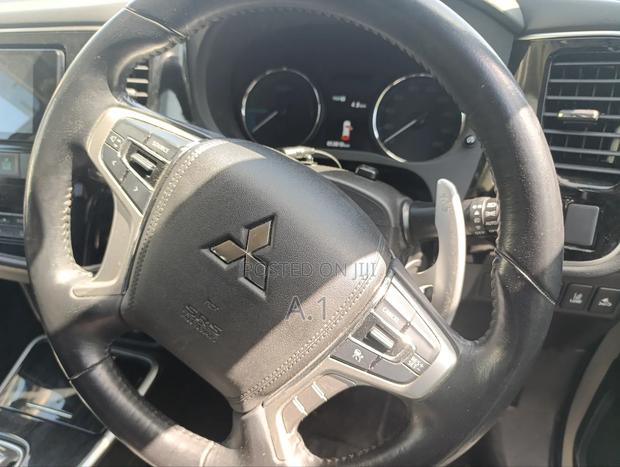 Mitsubishi Outlander 2.4 PHEV AWD 2019 Pearl