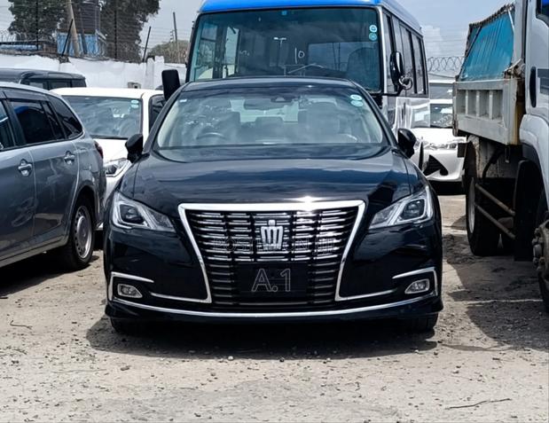 Toyota Crown 2018 Black