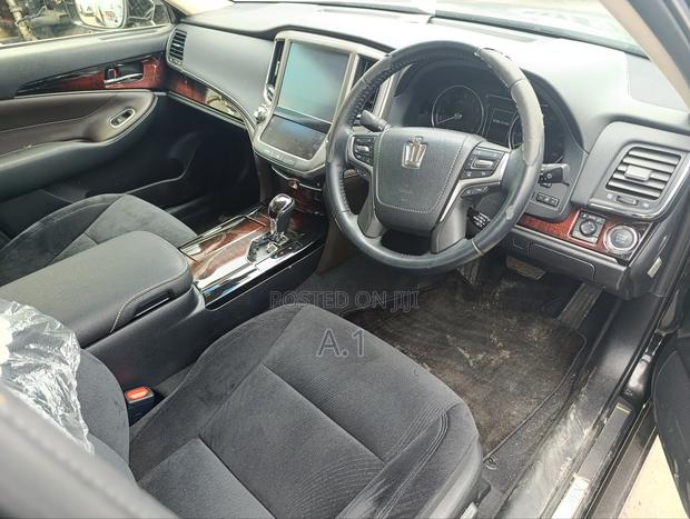 Toyota Crown 2018 Black