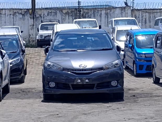 Toyota Wish 2018 Gray