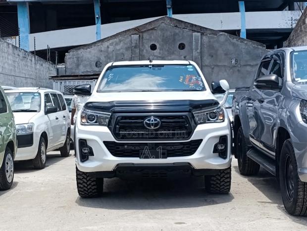 Toyota Hilux Revo Double Cab Deisel 2.4 RWD 2019 White