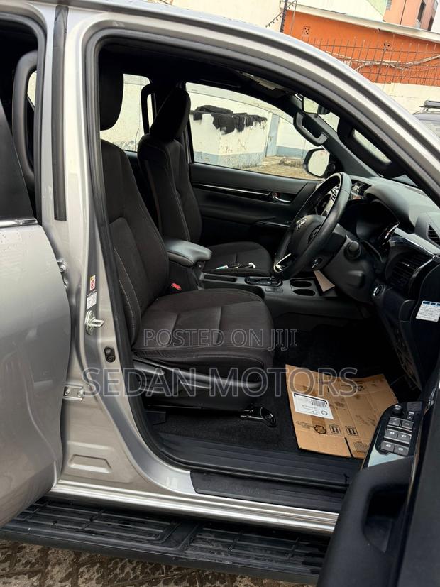 Toyota Hilux 2019 Silver