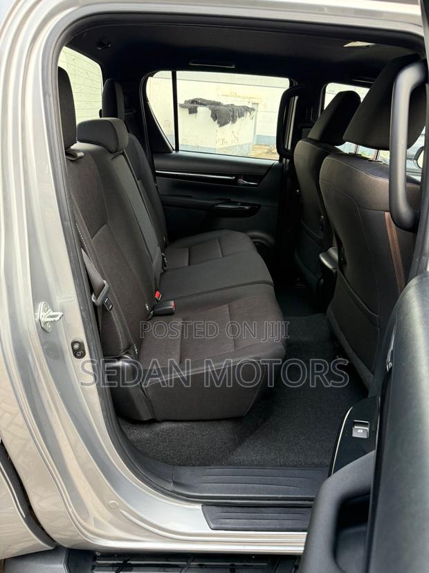 Toyota Hilux 2019 Silver
