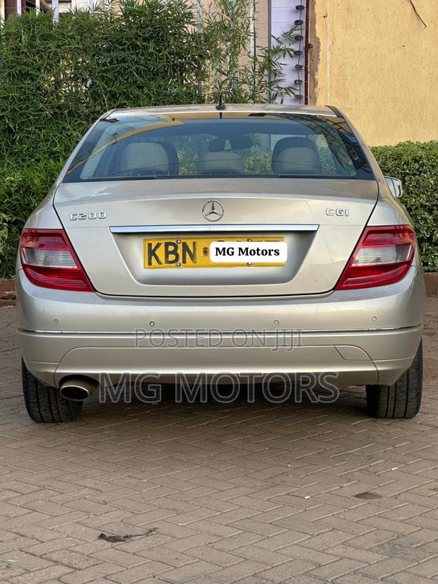 Mercedes-Benz C200 2010 Gold
