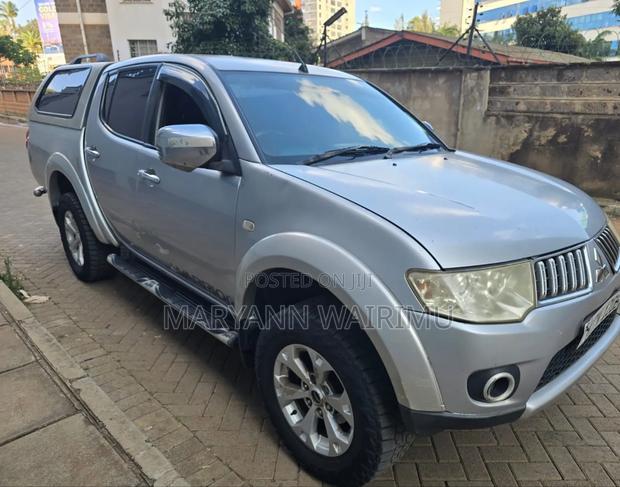 Mitsubishi L200 Double Cab 2.5 136hp 4WD 2013 Silver