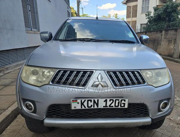 Mitsubishi L200 Double Cab 2.5 136hp 4WD 2013 Silver
