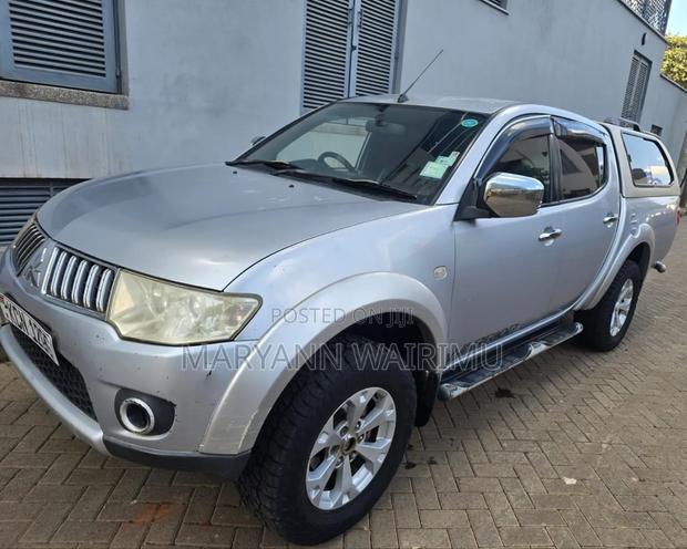 Mitsubishi L200 Double Cab 2.5 136hp 4WD 2013 Silver