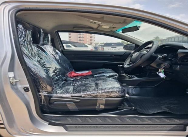 Toyota Hilux 2019 Silver