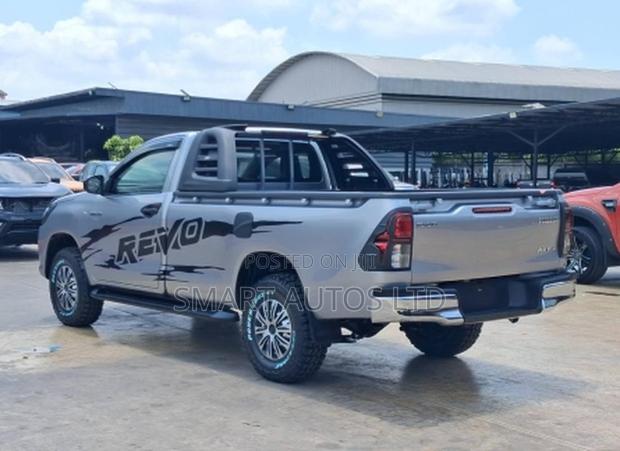 Toyota Hilux 2019 Silver