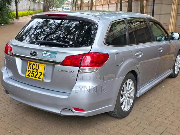 Subaru Legacy 2010 Silver