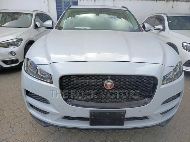 Jaguar F-Pace 25t Prestige AWD 2018 White