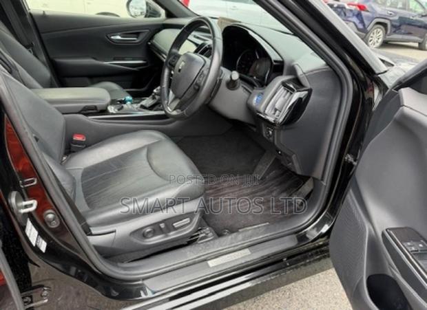 Toyota Crown 2018 Black