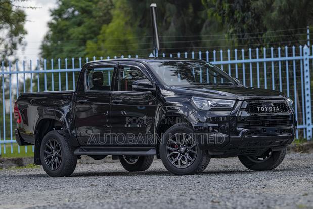 Toyota Hilux 2021 Black