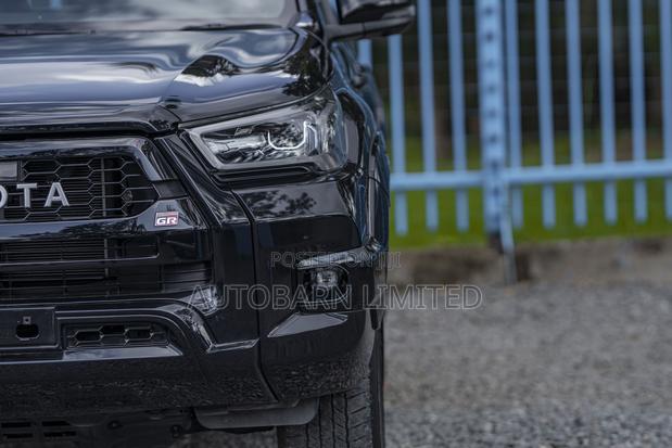 Toyota Hilux 2021 Black