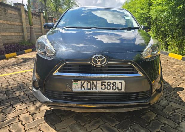 Toyota Sienta 2016 Gray