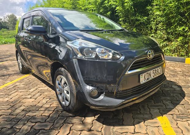 Toyota Sienta 2016 Gray