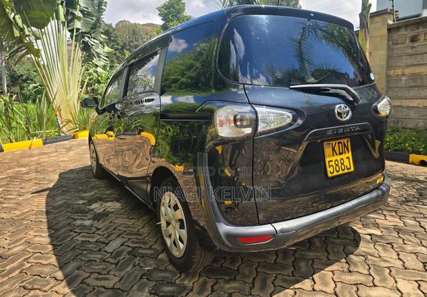 Toyota Sienta 2016 Gray