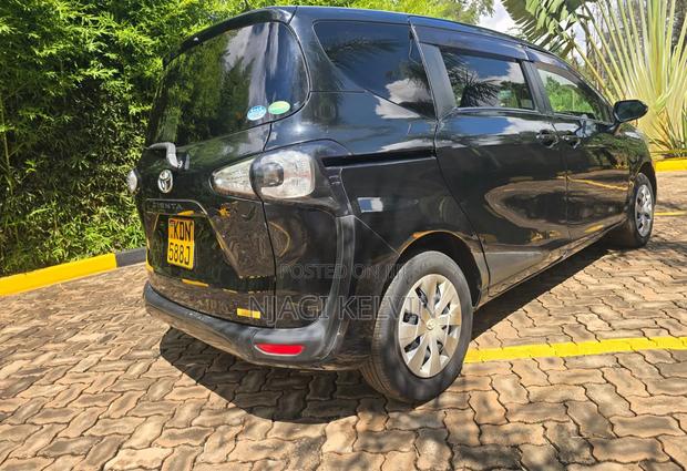 Toyota Sienta 2016 Gray