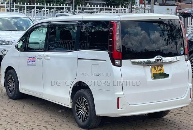 Toyota Noah 2017 White