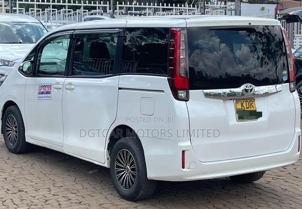 Toyota Noah 2017 White