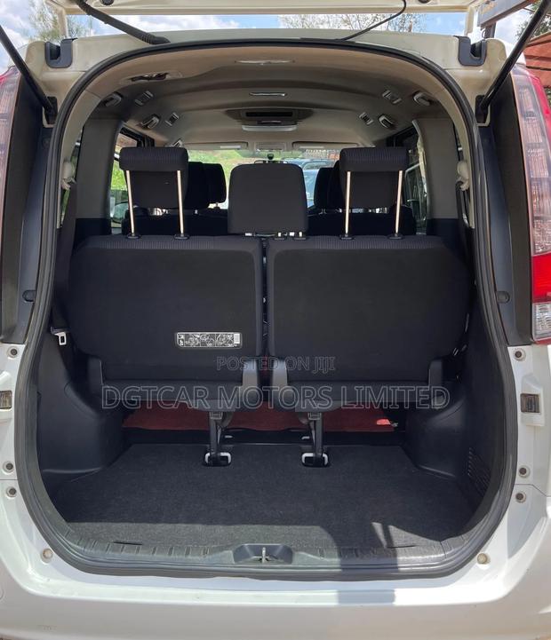 Toyota Noah 2017 White