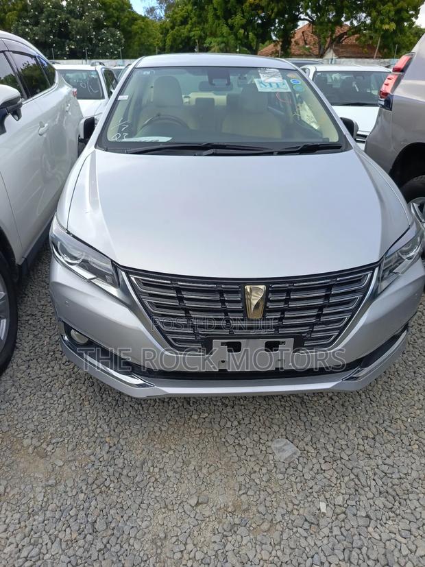 Toyota Premio 2019 Silver