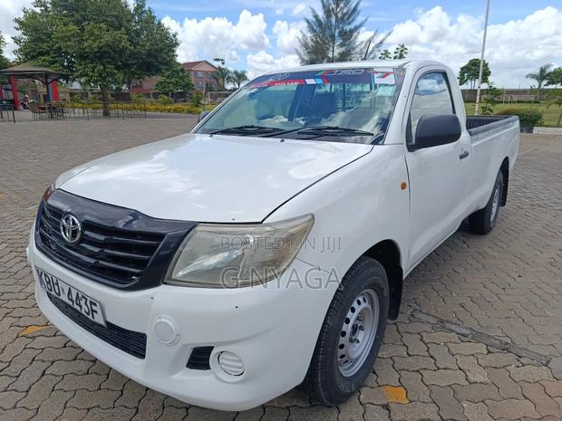 Toyota Hilux 2012 White