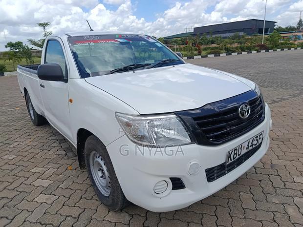Toyota Hilux 2012 White