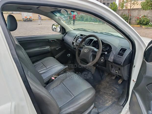Toyota Hilux 2012 White