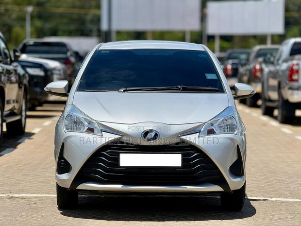 Toyota Vitz 1.3 FWD 5dr 2016 Silver