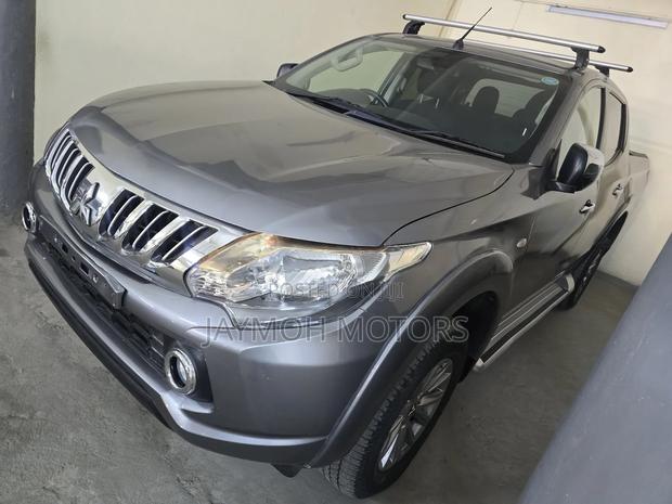 Mitsubishi L200 2019 Silver