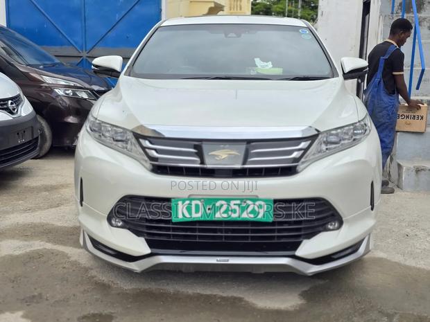 Toyota Harrier 2.0 4WD 2019 White