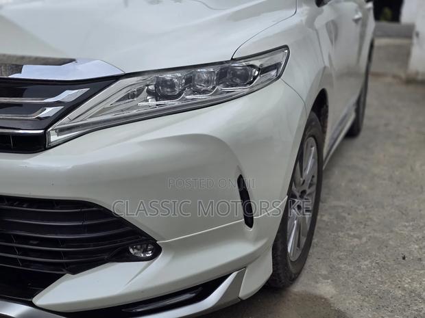 Toyota Harrier 2.0 4WD 2019 White