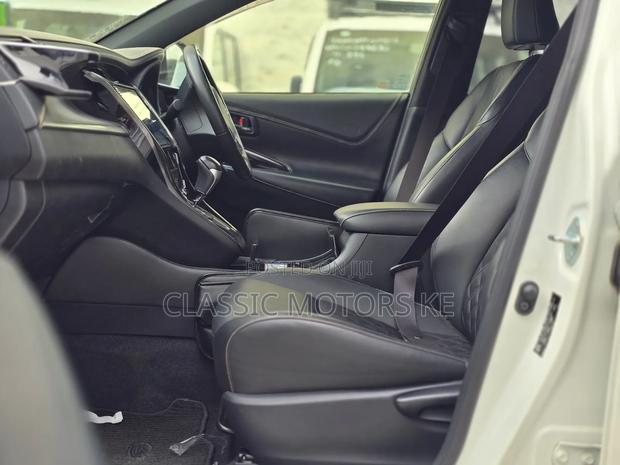 Toyota Harrier 2.0 4WD 2019 White