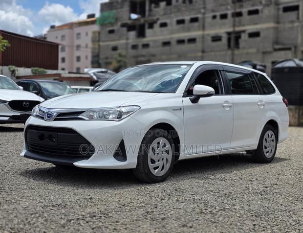 Toyota Corolla Fielder 1.5 Hybrid FWD 2019 White