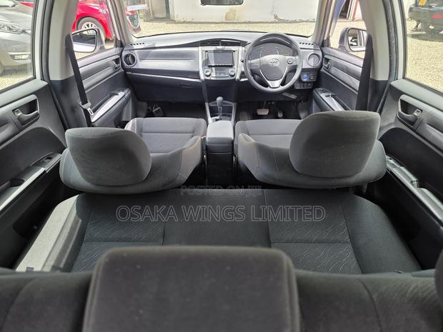 Toyota Corolla Fielder 1.5 Hybrid FWD 2019 White