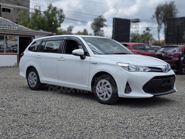 Toyota Corolla Fielder 1.5 Hybrid FWD 2019 White
