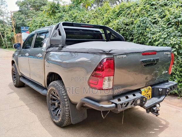 Toyota Hilux 2015 Gray