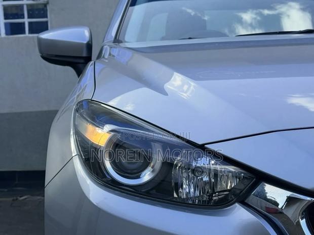 Mazda Axela 2018 Off white