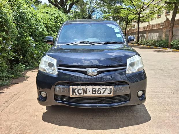 Toyota Sienta 1.5 FWD 2012 Black