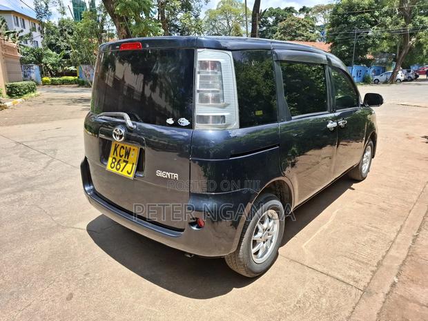 Toyota Sienta 1.5 FWD 2012 Black