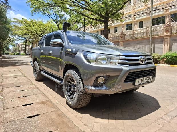 Toyota Hilux SR5 BLACK 4x4 2015 Gray