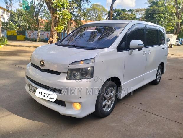 Toyota Voxy 2008 Pearl